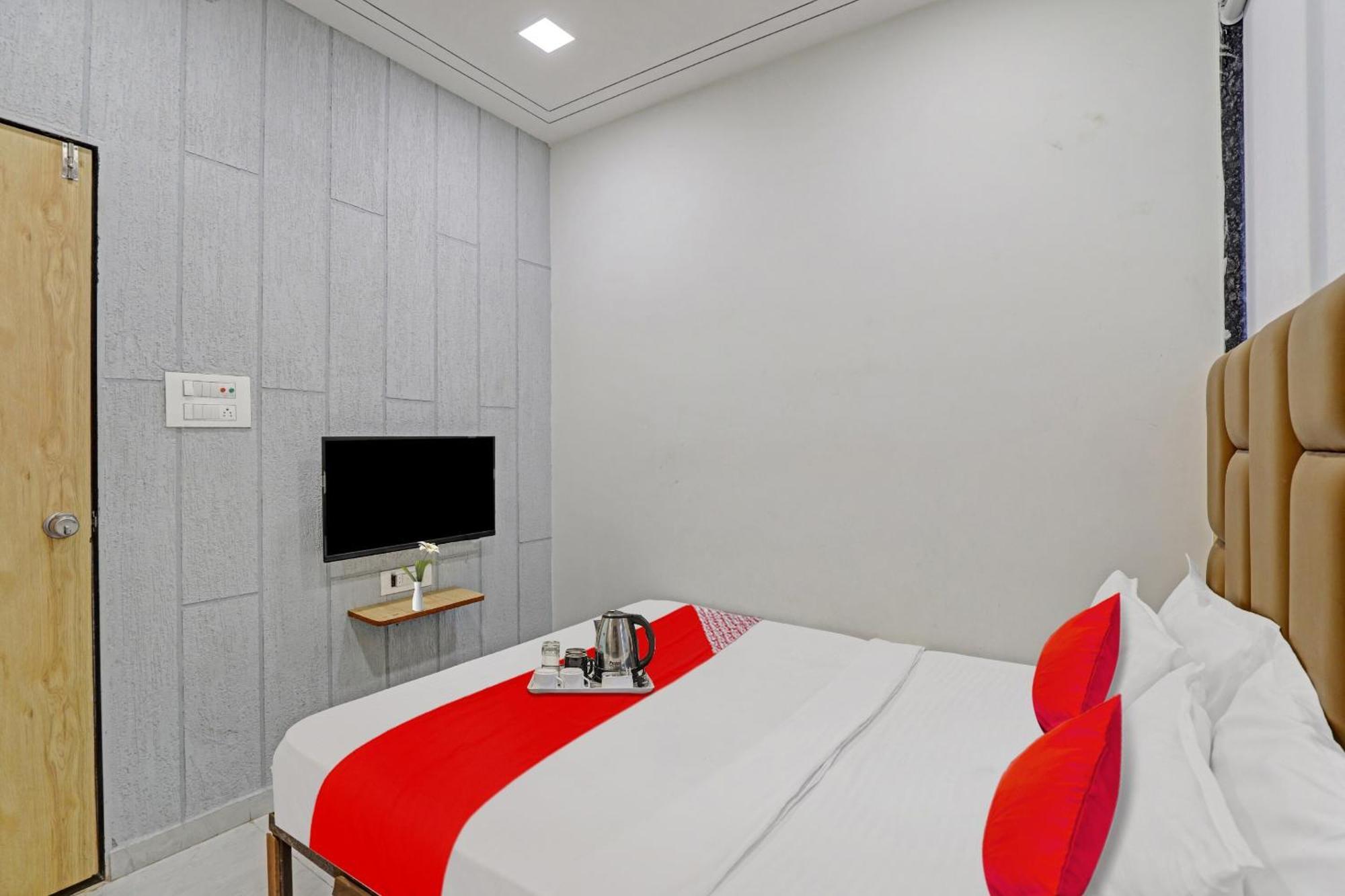 Hotel O Royal Orbit Surat Exterior photo